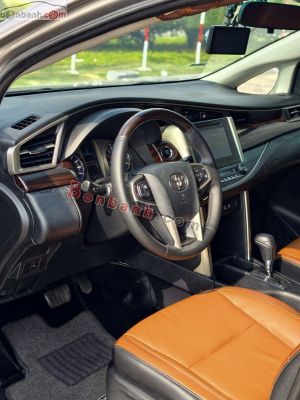 Xe Toyota Innova 2.0V 2018