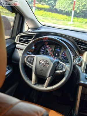 Xe Toyota Innova 2.0V 2018
